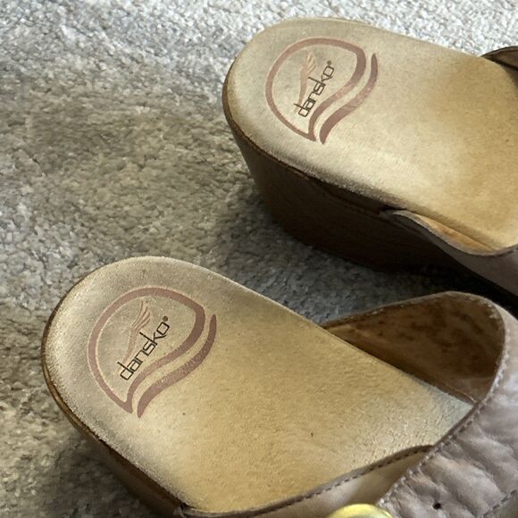 Dansko Sophie Sandals Womens 40 Taupe Buckle Wedge Heels Slip On US 10 10.5 - Picture 2 of 10